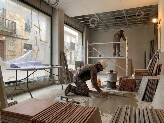 Abre antes: reforma integral de local comercial para tu apertura en Ponteareas - Imagen 1