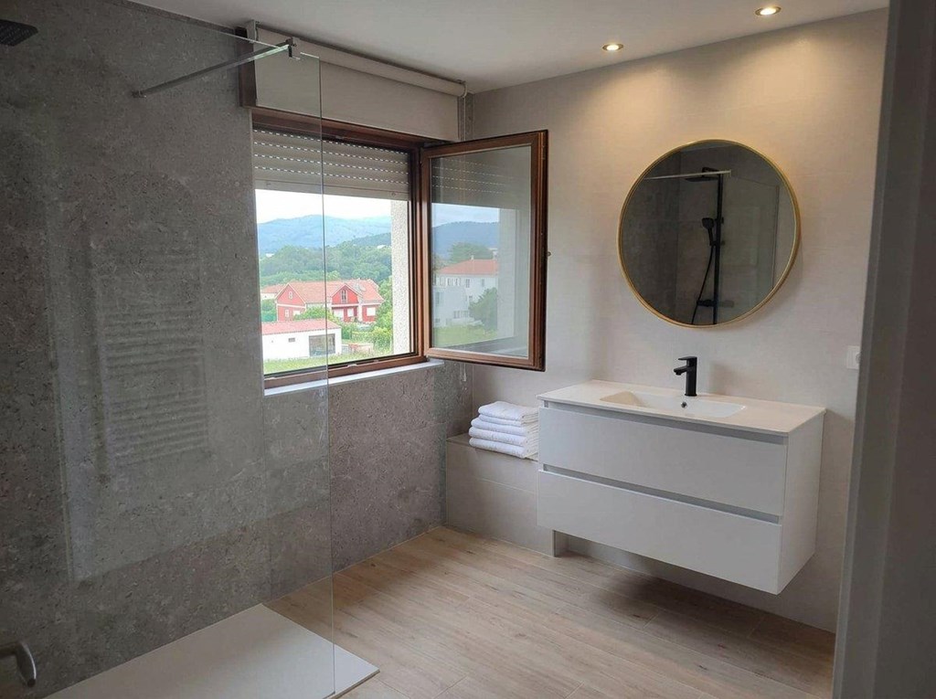 Foto 1 Así queda tu baño con una reforma integral llave en mano en Ponteareas