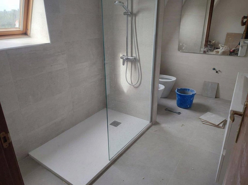Foto 1 Gana espacio y accesibilidad con el cambio de bañera por plato de ducha en Ponteareas
